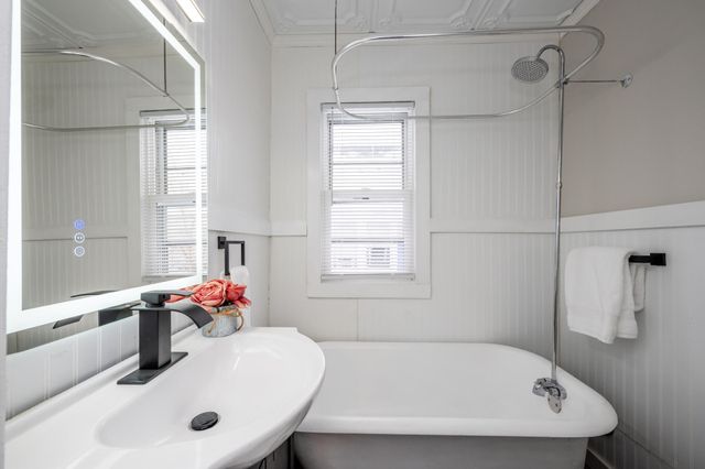 1216 Broadway, Benton Harbor, MI 49022