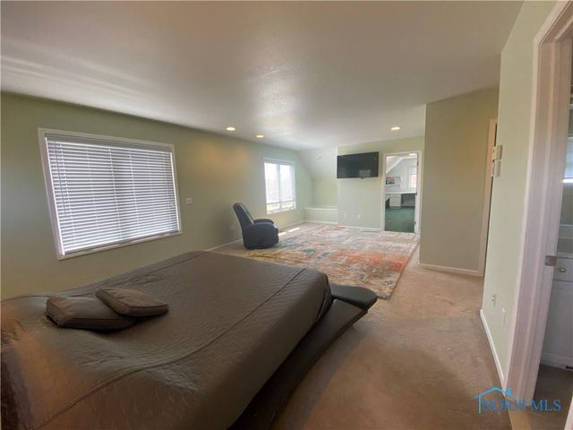 5724 Sunset Lake Drive, Sylvania, OH 43560