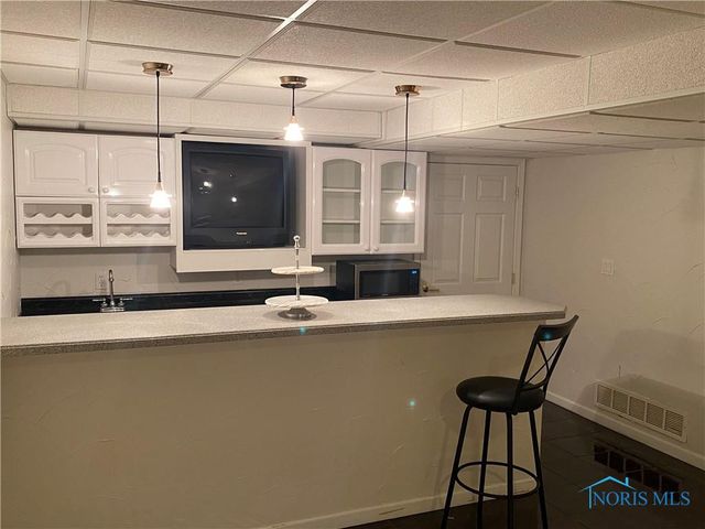 5724 Sunset Lake Drive, Sylvania, OH 43560