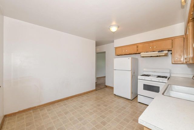 2424 W Howard AVENUE, Milwaukee, WI 53221