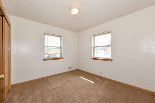 2424 W Howard AVENUE, Milwaukee, WI 53221