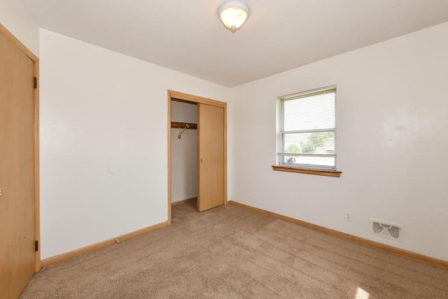 2424 W Howard AVENUE, Milwaukee, WI 53221