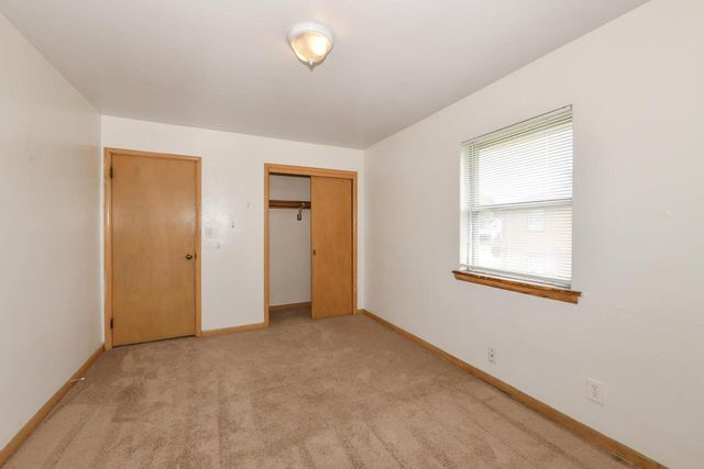 2424 W Howard AVENUE, Milwaukee, WI 53221