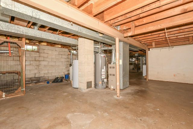 2424 W Howard AVENUE, Milwaukee, WI 53221