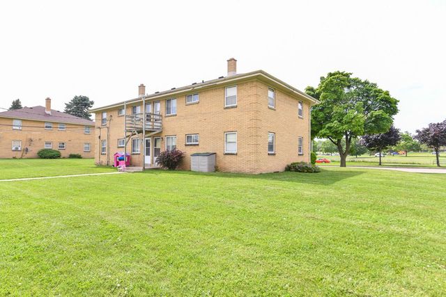 2424 W Howard AVENUE, Milwaukee, WI 53221