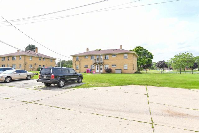 2424 W Howard AVENUE, Milwaukee, WI 53221