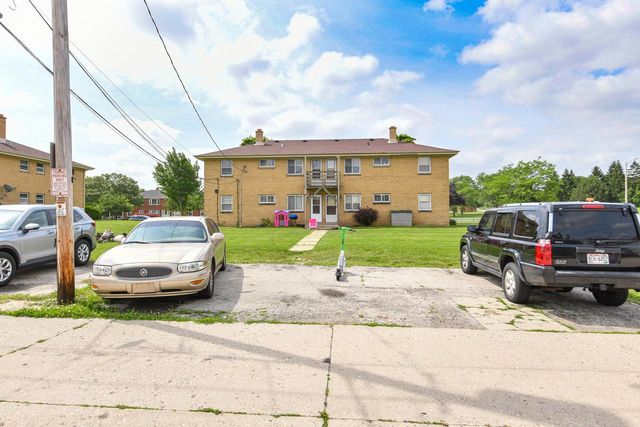 2424 W Howard AVENUE, Milwaukee, WI 53221