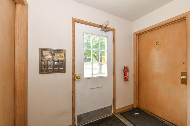 2424 W Howard AVENUE, Milwaukee, WI 53221