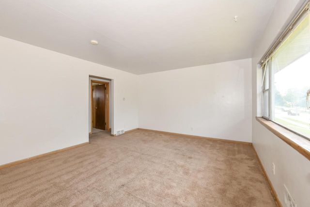 2424 W Howard AVENUE, Milwaukee, WI 53221
