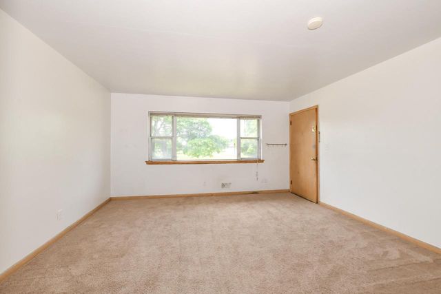 2424 W Howard AVENUE, Milwaukee, WI 53221