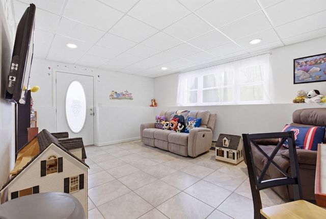 390 Andover St, Wilmington, MA 01887