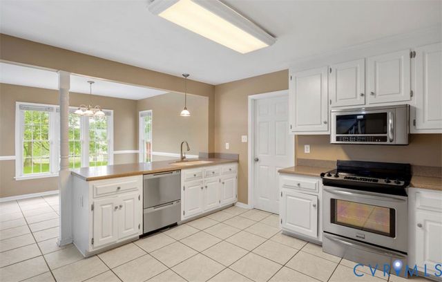 2912 Appleford Dr, Chester, VA 23831