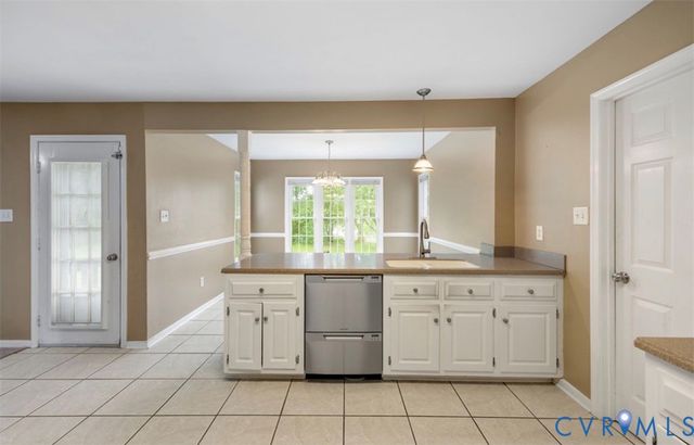 2912 Appleford Dr, Chester, VA 23831