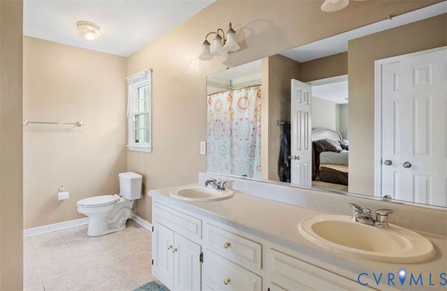 2912 Appleford Dr, Chester, VA 23831