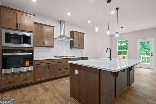 6402 Sycamore Drive, Hoschton, GA 30548