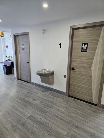 10525 65th Road, Forest Hills, NY 11375