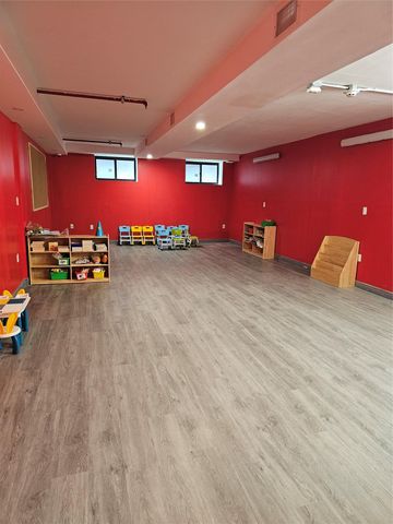 10525 65th Road, Forest Hills, NY 11375