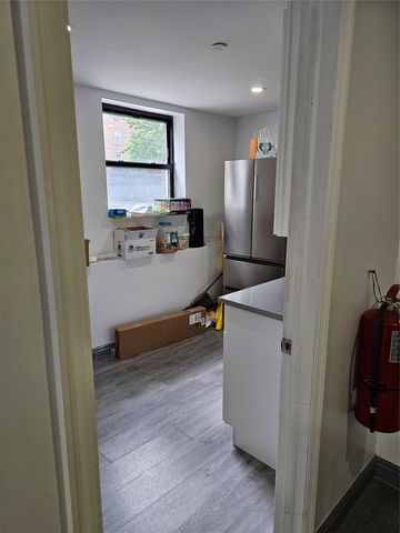 10525 65th Road, Forest Hills, NY 11375