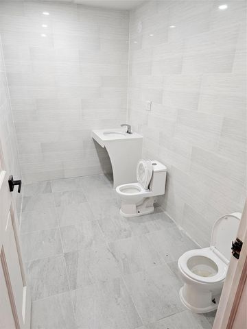 10525 65th Road, Forest Hills, NY 11375