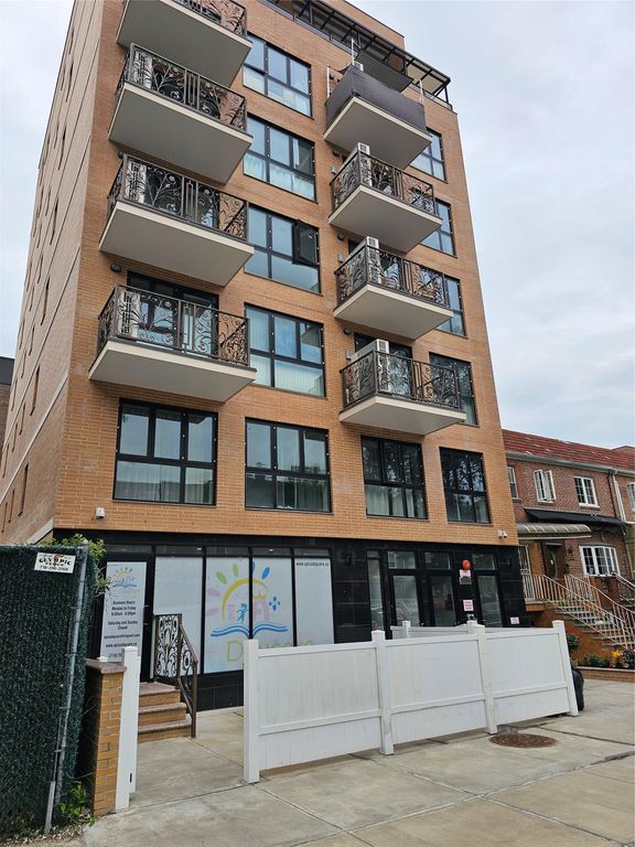 10525 65th Road, Forest Hills, NY 11375