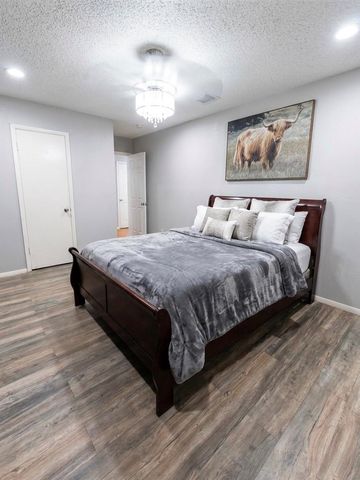 2203 S Houston Road, Pasadena, TX 77502