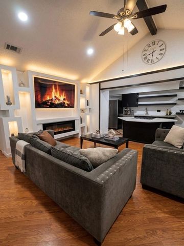 2203 S Houston Road, Pasadena, TX 77502