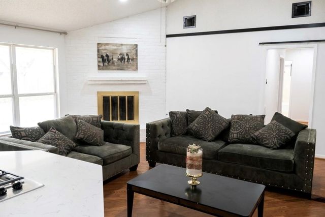 2203 S Houston Road, Pasadena, TX 77502