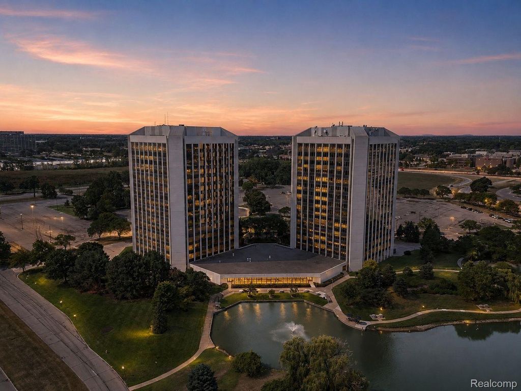 1 Parklane Boulevard W1120-W1124, Dearborn, MI 48126