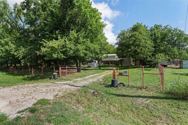 108 Blue Moon Court, Springtown, TX 76082