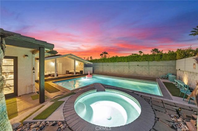2306 Acacia Rd E, Palm Springs, CA 92262