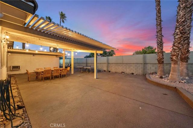 2306 Acacia Rd E, Palm Springs, CA 92262