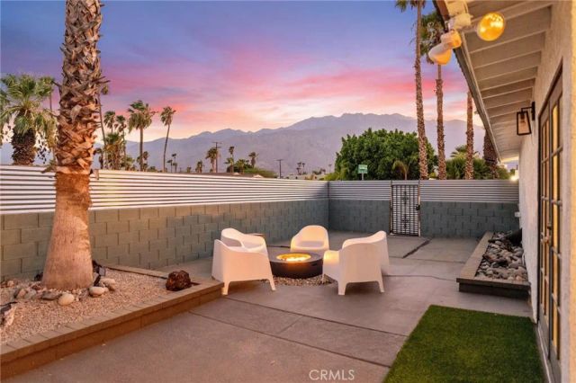 2306 Acacia Rd E, Palm Springs, CA 92262
