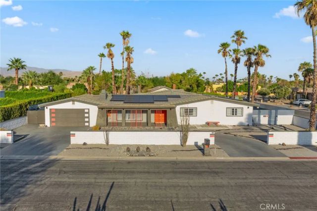2306 Acacia Rd E, Palm Springs, CA 92262
