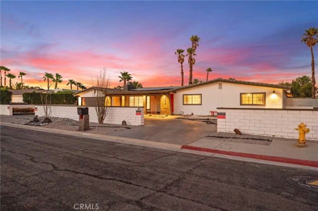 2306 Acacia Rd E, Palm Springs, CA 92262