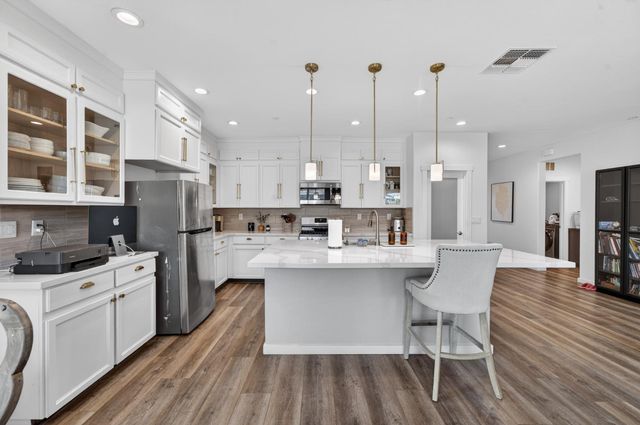 1717 Santa Cruz Dr, Plumas Lake, CA 95961
