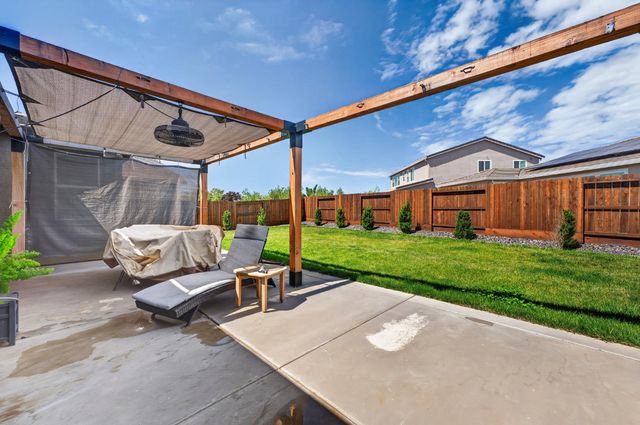 1717 Santa Cruz Dr, Plumas Lake, CA 95961