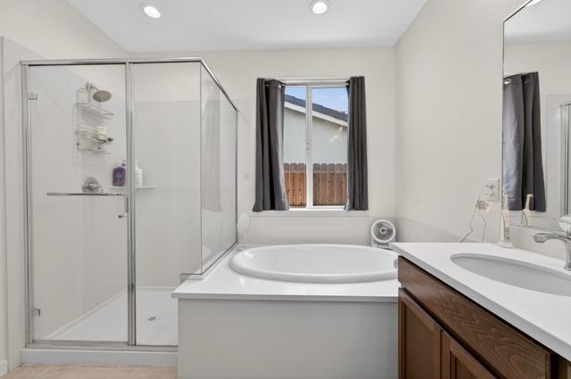 1717 Santa Cruz Dr, Plumas Lake, CA 95961