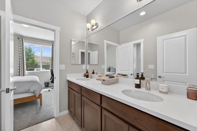 1717 Santa Cruz Dr, Plumas Lake, CA 95961