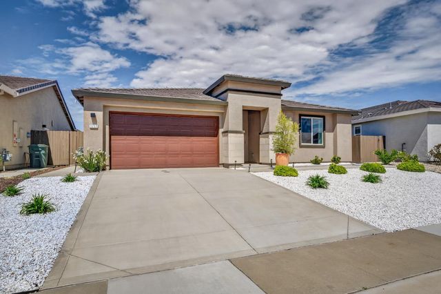 1717 Santa Cruz Dr, Plumas Lake, CA 95961