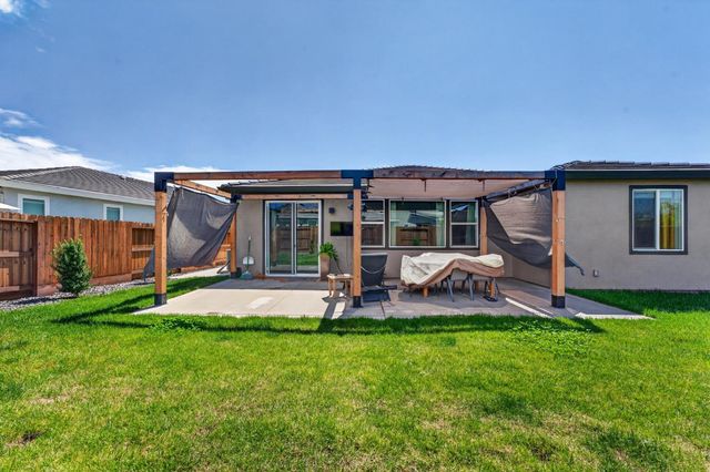 1717 Santa Cruz Dr, Plumas Lake, CA 95961