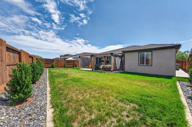 1717 Santa Cruz Dr, Plumas Lake, CA 95961