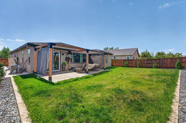 1717 Santa Cruz Dr, Plumas Lake, CA 95961