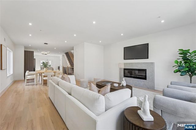 164 Oakwood Avenue, Cliffside Park, NJ 07010