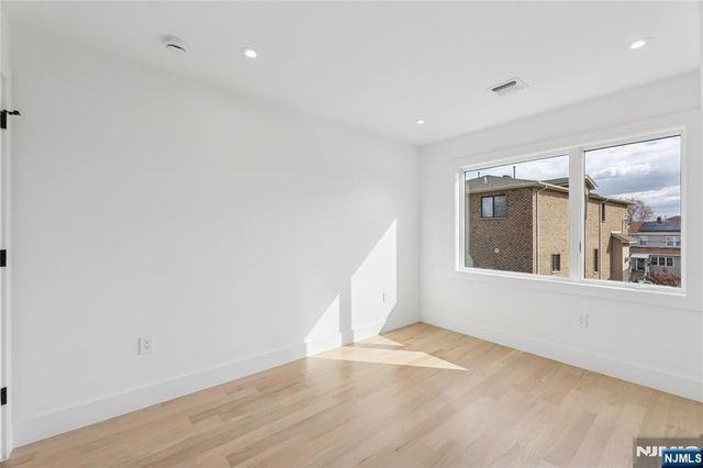 164 Oakwood Avenue, Cliffside Park, NJ 07010