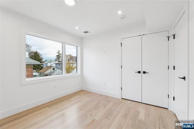 164 Oakwood Avenue, Cliffside Park, NJ 07010