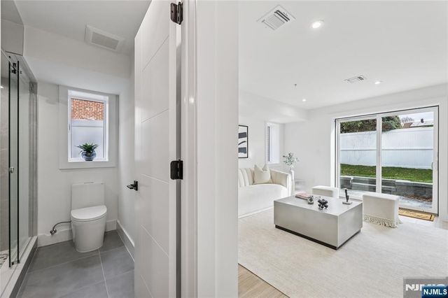 164 Oakwood Avenue, Cliffside Park, NJ 07010