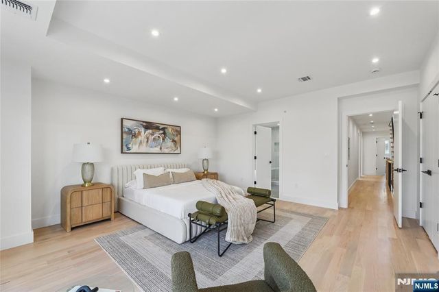 164 Oakwood Avenue, Cliffside Park, NJ 07010