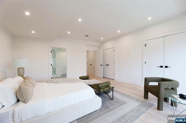 164 Oakwood Avenue, Cliffside Park, NJ 07010