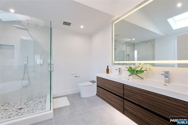 164 Oakwood Avenue, Cliffside Park, NJ 07010