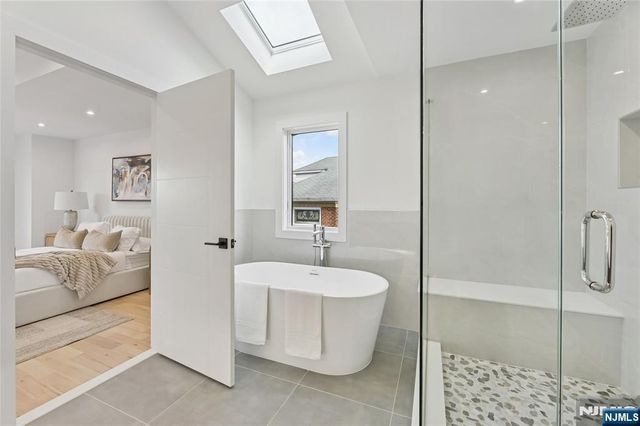 164 Oakwood Avenue, Cliffside Park, NJ 07010